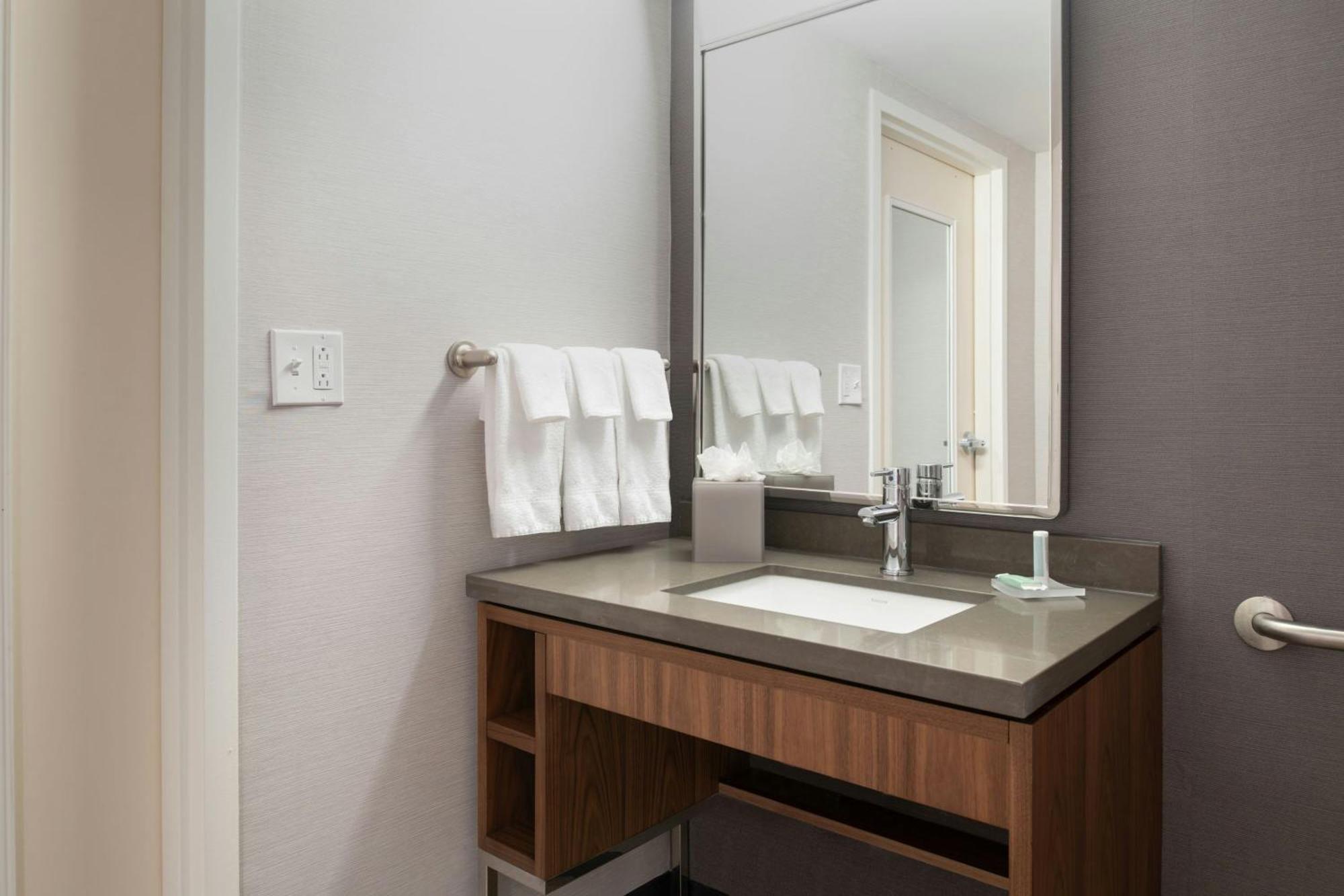 Отель Courtyard By Marriott Providence Линкольн Экстерьер фото