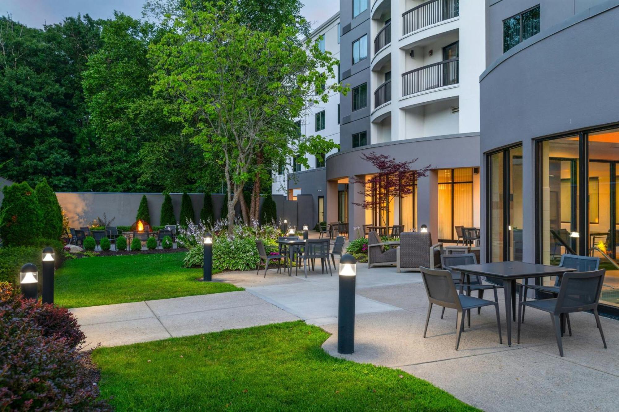 Отель Courtyard By Marriott Providence Линкольн Экстерьер фото
