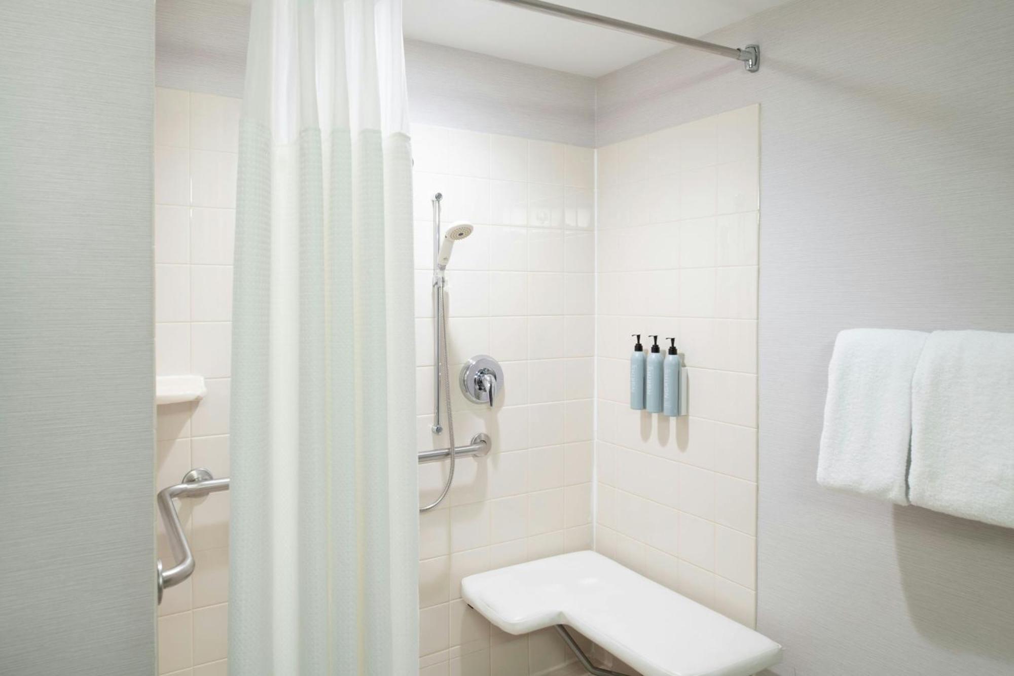 Отель Courtyard By Marriott Providence Линкольн Экстерьер фото
