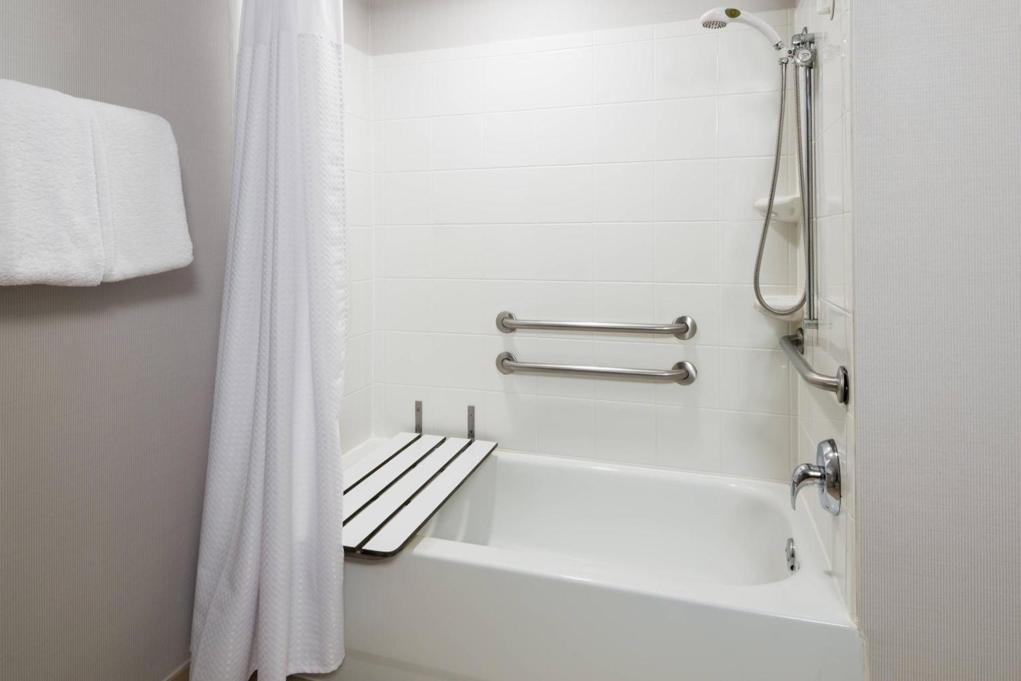 Отель Courtyard By Marriott Providence Линкольн Экстерьер фото
