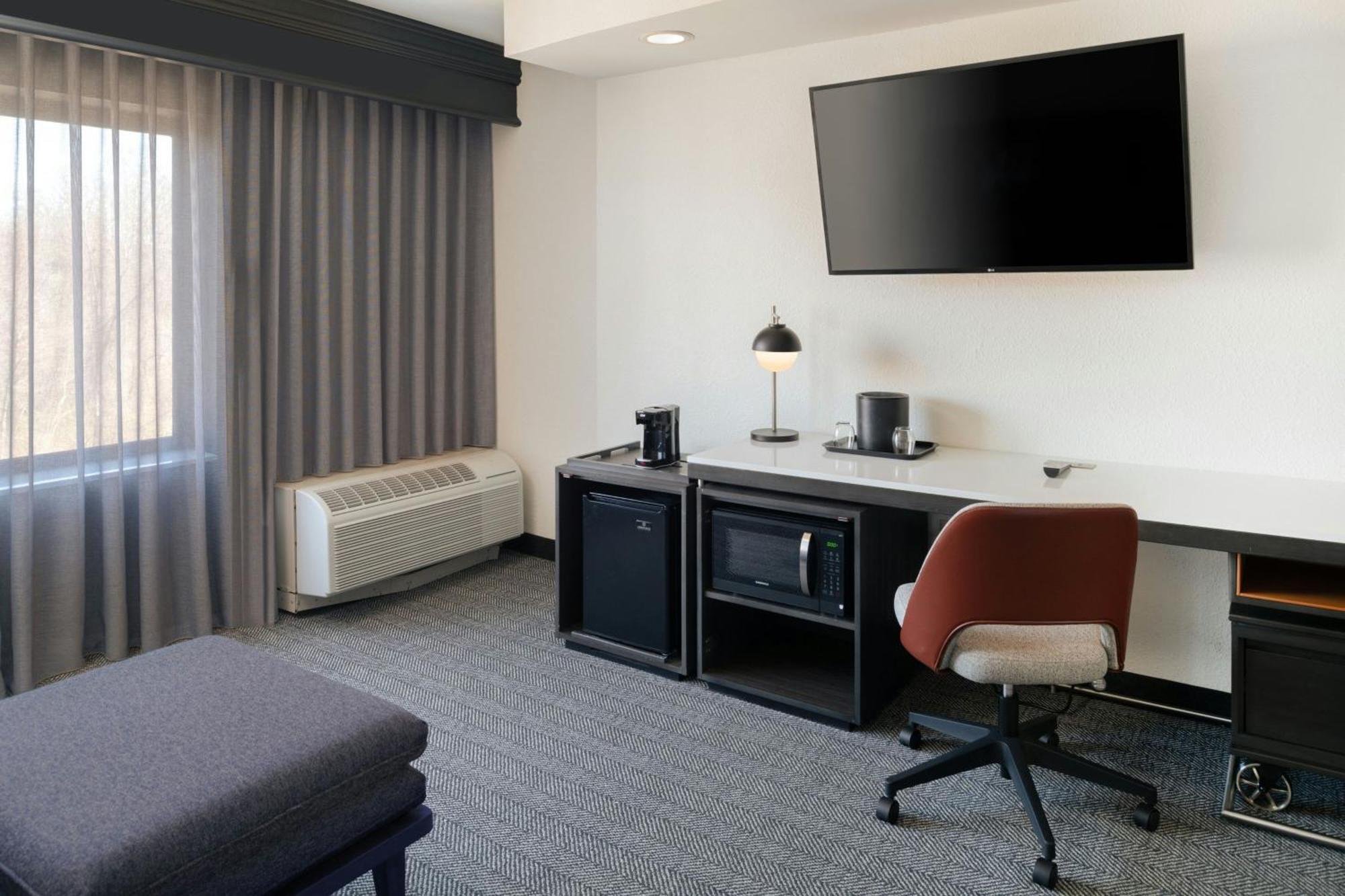 Отель Courtyard By Marriott Providence Линкольн Экстерьер фото