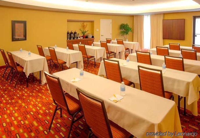 Отель Courtyard By Marriott Providence Линкольн Экстерьер фото