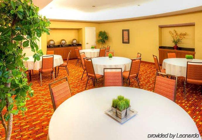 Отель Courtyard By Marriott Providence Линкольн Экстерьер фото